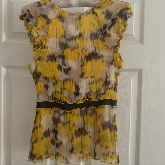 BCBG MaxAzria lightweight gauzy yellow top with small ruffle at front neckline - Picture 6 of 9